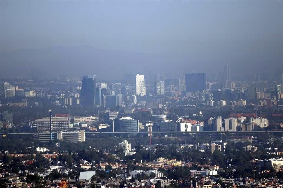 En la escala Imeca, ayer se registraron 115 puntos de ozono, 114 puntos de micropartículas PM10 y 97 de PM2.5, llegando a mala calidad del aire.