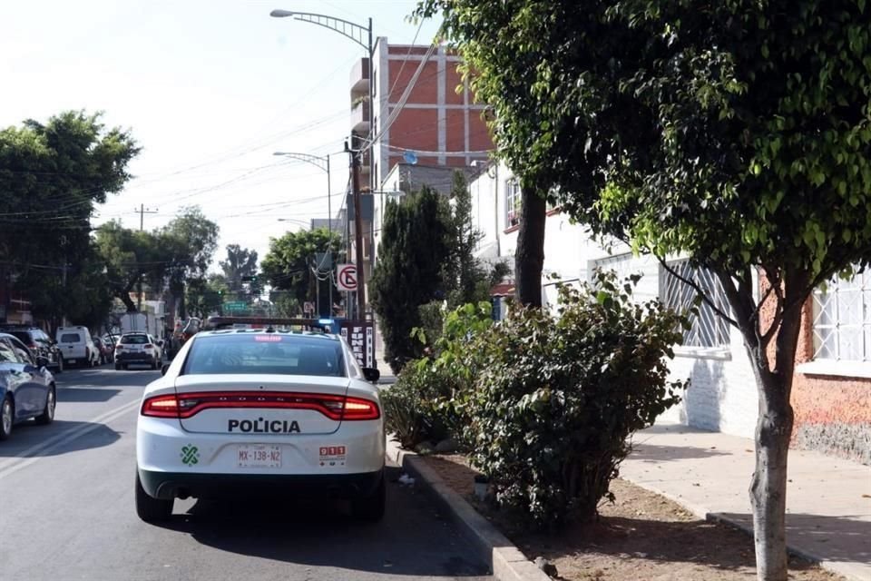 Una ambulancia particular llegó al lugar para trasladar al comerciante, quien fue declarado muerto en el Hospital Balbuena.