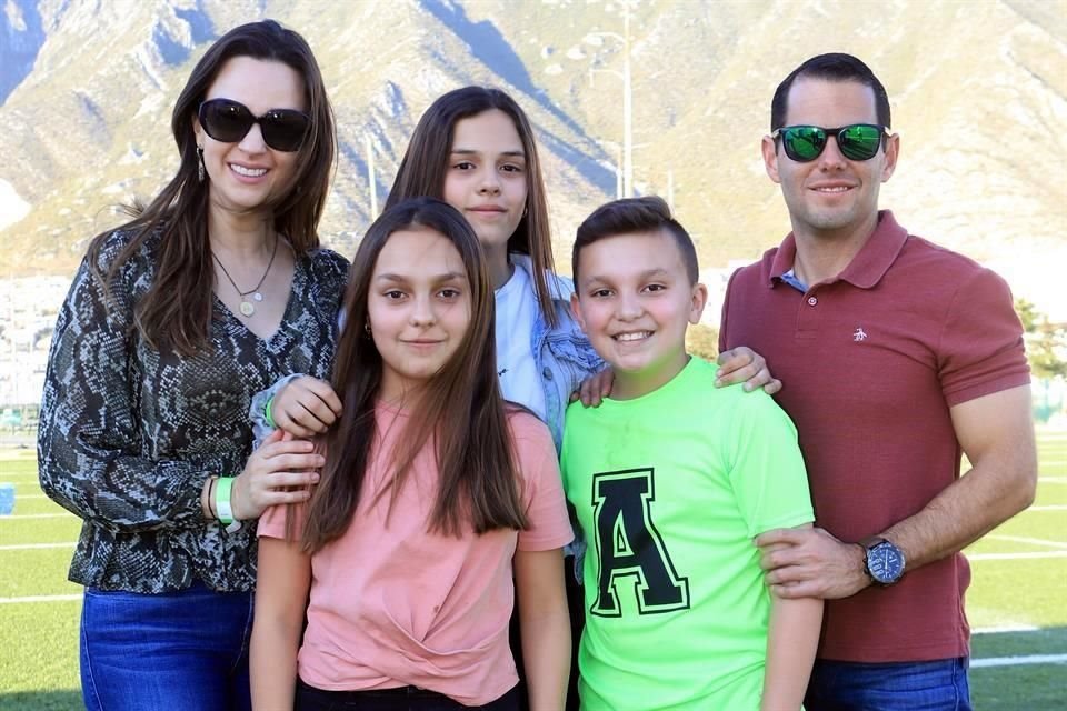 Marcela Montalvo de Garza, Regina Garza, Alejandro Garza, Marian Garza y Alejandro Garza Montalvo