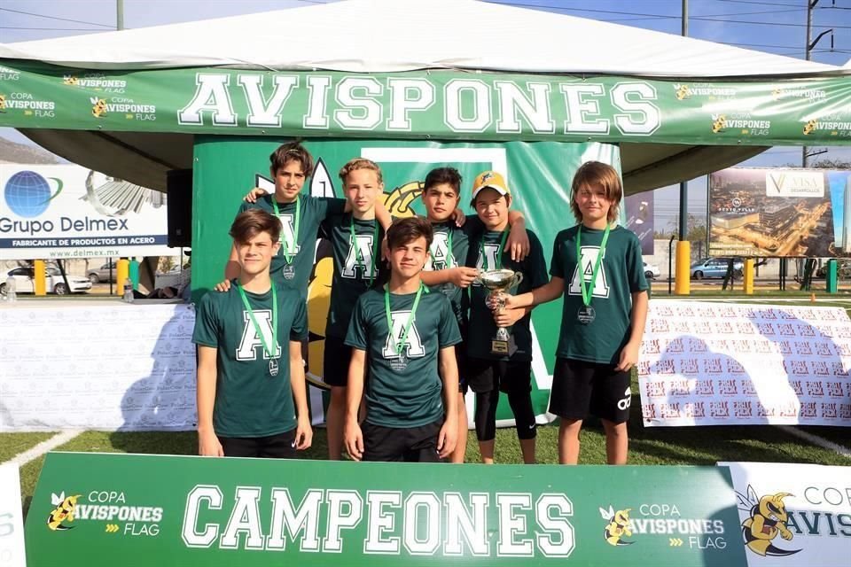 CAMPEONES 'COCA JR'S' ARRIBA Santiago Guerra, Fernando Margáin, Diego Galván, Emilio Páez, Patricio Sada. ABAJO Jaime Villarreal y Martel González