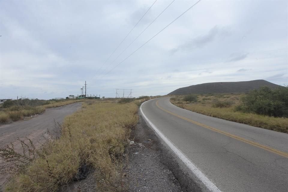 Los ejidatarios pararon la obra en la Carretera de Topolobampo hacia El Maviri, a pesar de que la empresa que la construye cuenta con el permiso SOP-SSOP 187-2019.