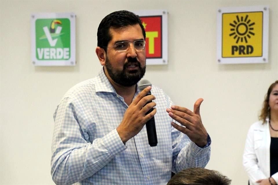 El panista Bernardo González Morales, de 45 años, es abogado, pero no tiene carrera judicial.