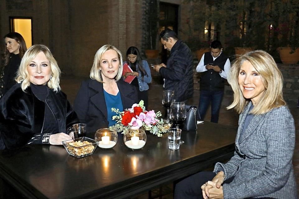 Cordelia Cortés, Lorena Zorrilla y Gaby Mims