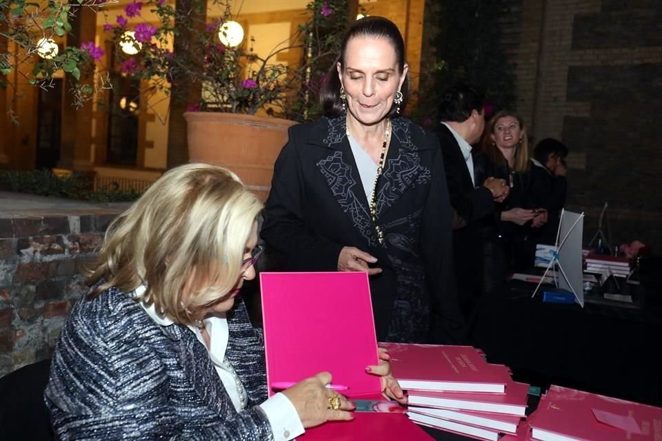 Liliana Melo de Sada realizó una firma de autógrafos para los asistentes.