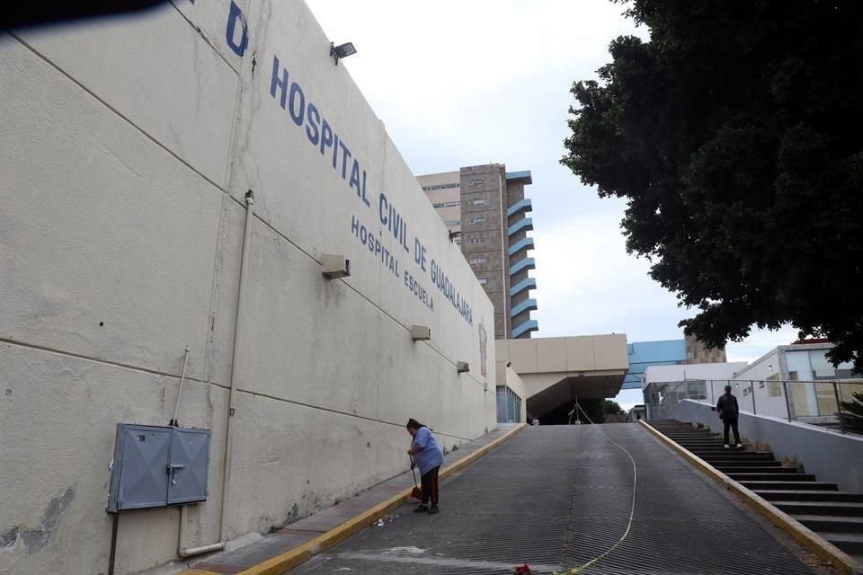 Pacientes en el Hospital Civil denuncian escasez de medicamentos.