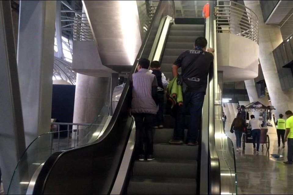 La escalera está ubicada en la Puerta 8 del Gigante de Acero.