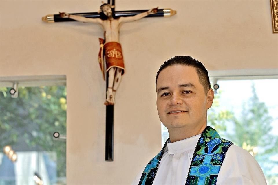 'Tu puedes ser bueno' es el mensaje del Padre José Luis Guerra Castañeda a jóvenes involucrados en pandillas y adicciones en su apostolado Raza Nueva.