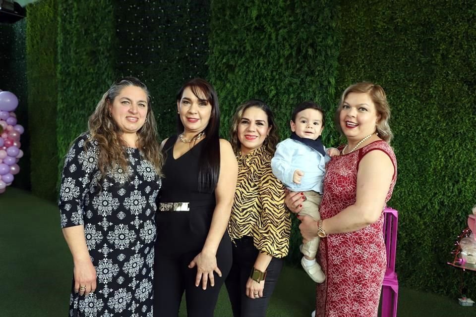 Emma Guadalupe Valdés, Laura Valdés, Marisela Barajas, Ramiro Riojas y Patricia Valdés