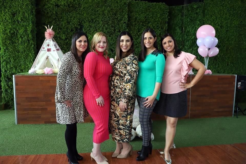 Alejandra Muñoz de Guerra, Bianca Escamilla de Garza, Fanny Aguilar de Cortés, Rubí López y Karina López