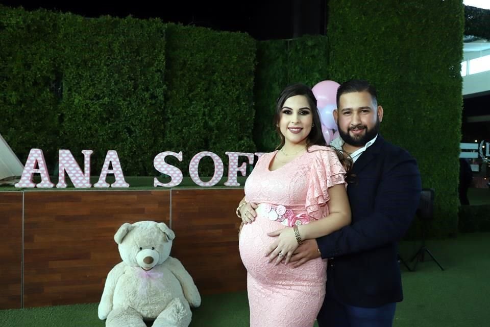 Ana Karen Fernández de Rivera y Félix Rivera Valdés