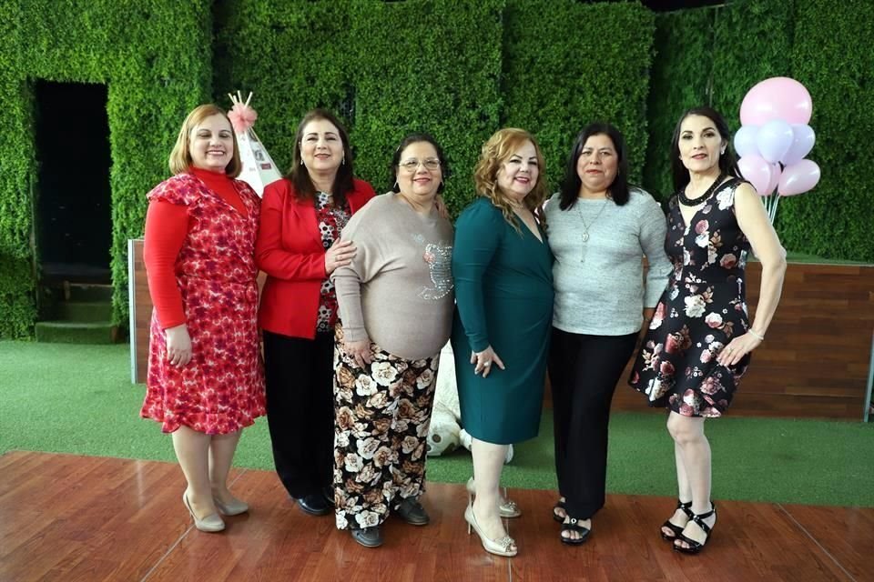 Lupita Caballero, Yola Caballero, Gloria Caballero, Soco Caballero, Lucila de Caballero y Ana María Caballero de Fernández