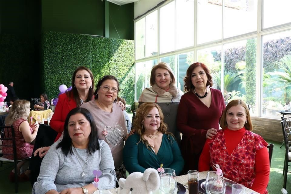 Yola Caballero, Gloria Caballero, Betty Cázares de Quiroga, Orelia Garza Cázares, Lucila de Caballero, Soco Caballero y Lupita Caballero