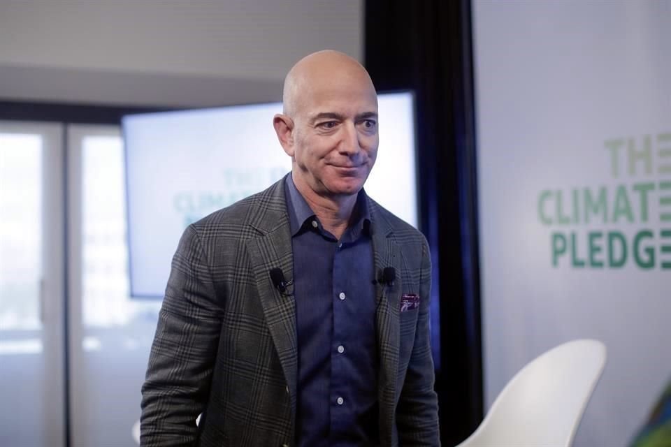 Jeff Bezos, fundador de Amazon, dejará la dirección ejecutiva y pasará al rol de presidente ejecutivo a partir del tercer trimestre del año.