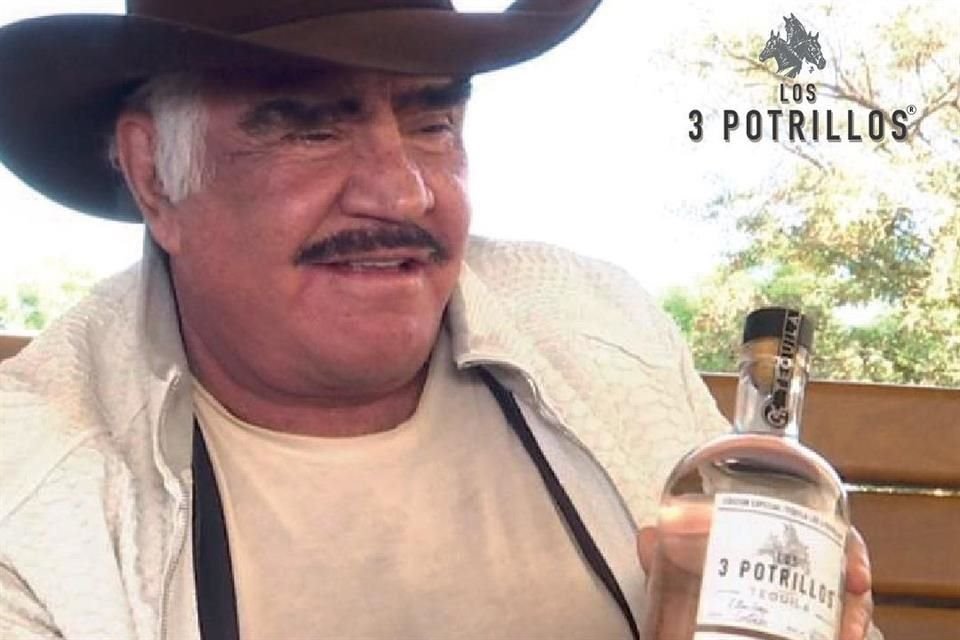 En redes sociales presumió su nuevo tequila.