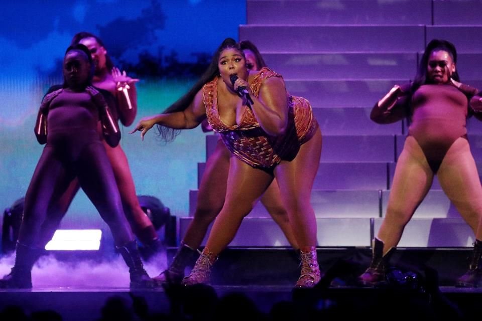 Lizzo subió al escenario de la Arena O2 de Londres para presentar sus éxitos.