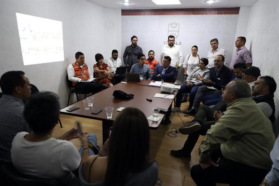 Manuel Salvador Romero Cueva, secretario general del Ayuntamiento, se reunió con los comerciantes.