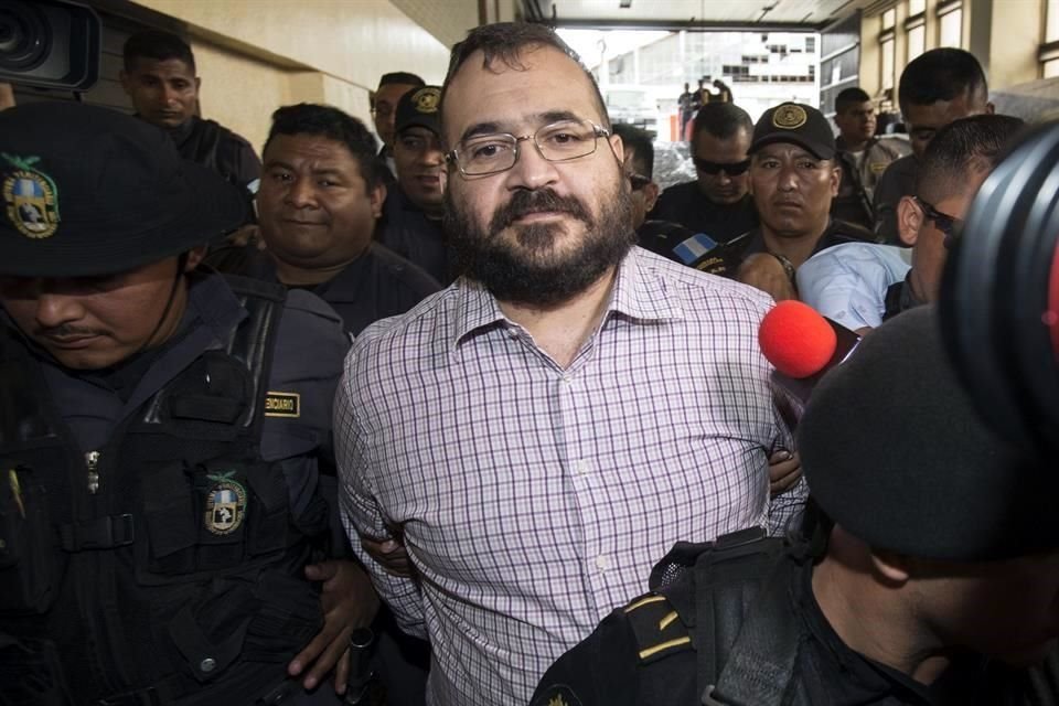 El 13 de octubre de 2016 un juez de control ordenó la aprehensión de Duarte, así como de otros 8 presuntos cómplices, por los delitos de lavado de dinero y delincuencia organizada.