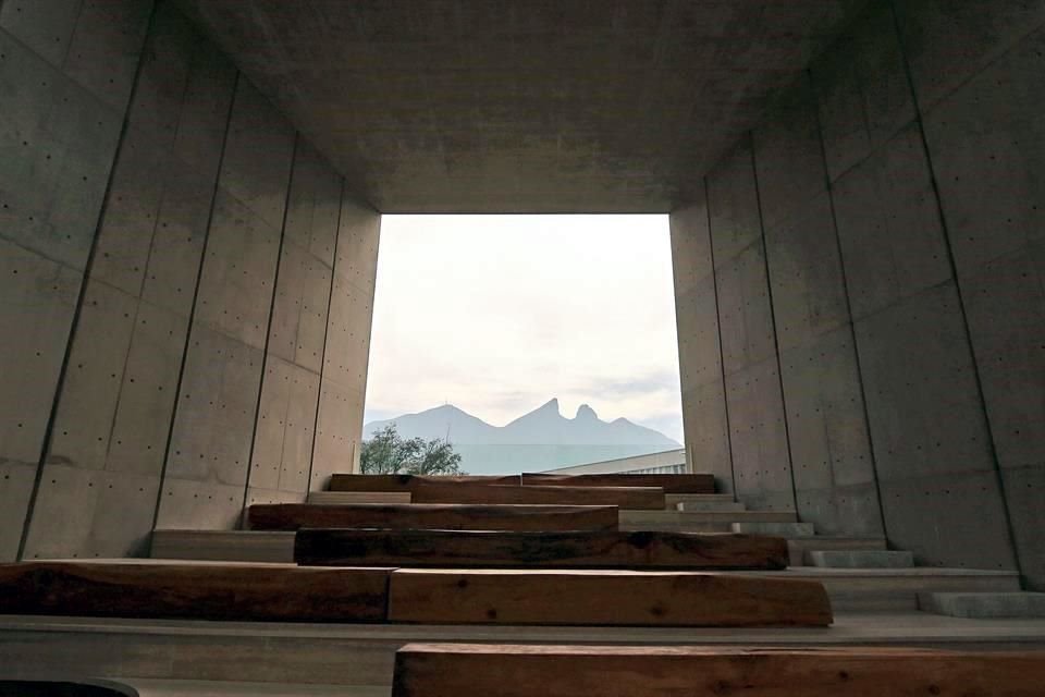 El Espacio fue construido con el apoyo de Doña Eva Gonda de Garza Lagüera, en memoria de Don Eugenio Garza Lagüera.