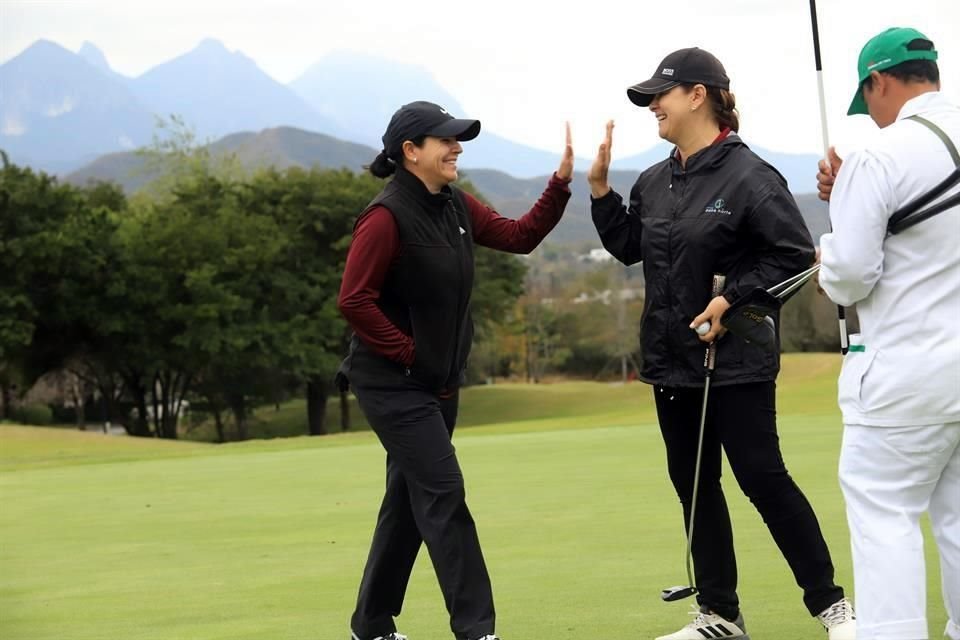 America Leal y  Edith González de Dávila
