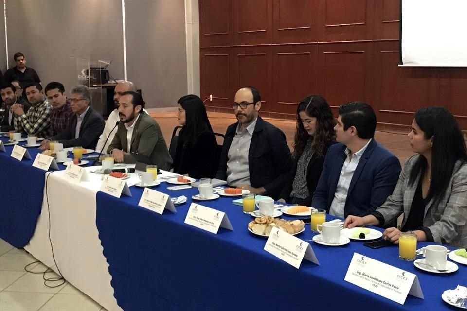 Durante la presentación del proyecto afirmaron que ya están por comenzar a construir las 46 estaciones a lo largo del anillo vial.