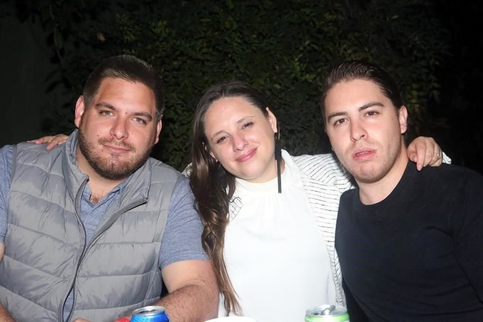Enrique Lozano, Irazú Lozano y Diego Avila