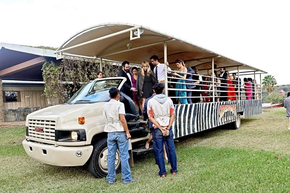 Algunos de los invitados disfrutaron un paseo por el safari.