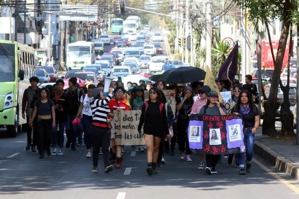 Los estudiantes entregarán pliegos petitorios contra la violencia de género en Rectoría.