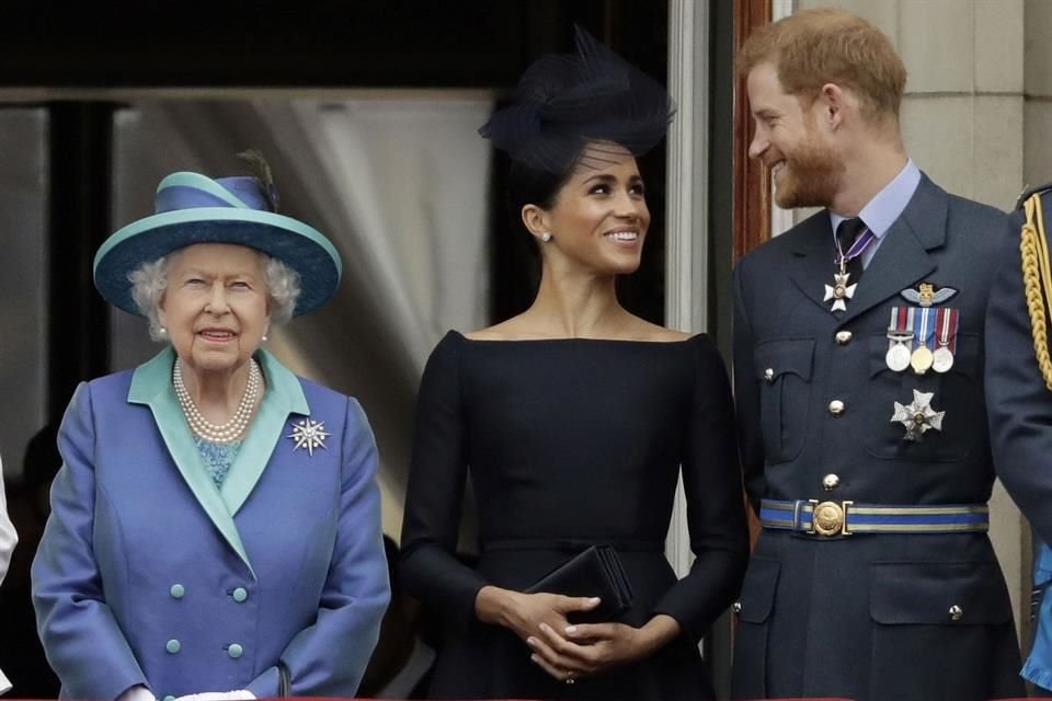 La Reina prohibió a los Duques de Sussex usar la palabra 'royal' en su marca Sussex Royal.