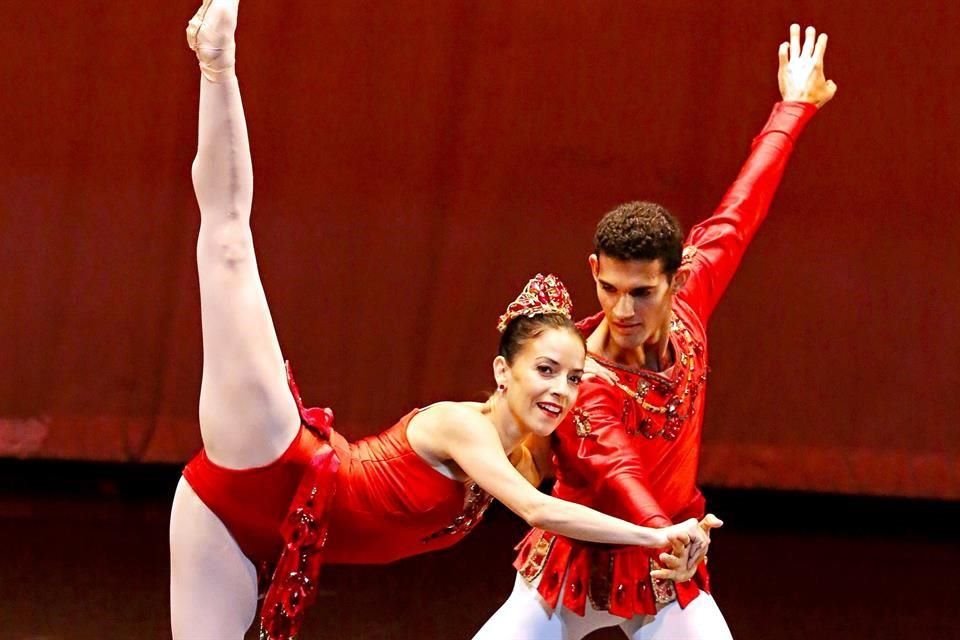 La técnica neoclásica de George Balanchine, ballet master, que dió rapidez y acentos al ballet será exhibida en 'Peter Pan', que presentará el Ballet de Monterrey en el Auditorio Luis Elizondo.