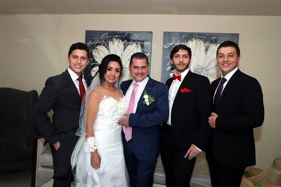 Brandon Roca Solis, Magy Solís de Roca, Carlos Roca López, David Roca Solís y Carlos Roca Solís