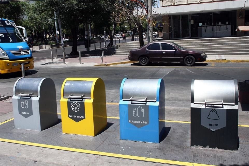 El reciclaje de desechos en Guadalajara a través de puntos estaría fallando porque la población no ha sido educada sobre su importancia.