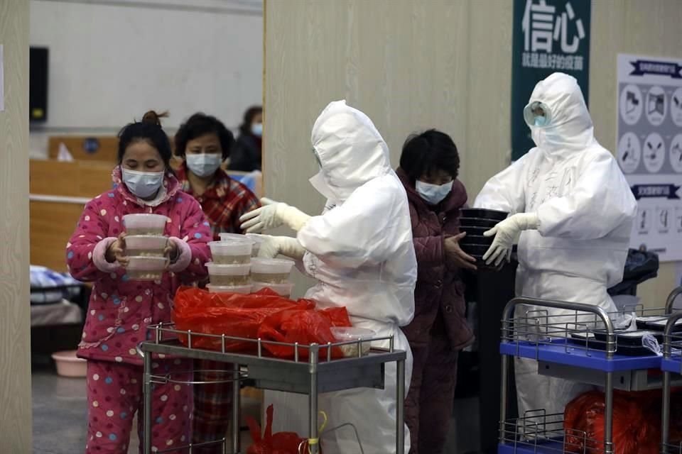 Autoridades chinas confirmaron 648 nuevos casos de coronavirus.