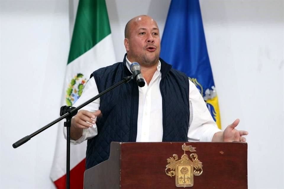 Enrique Alfaro criticó que se responsabilice al Gobierno de amenazas en escuelas.