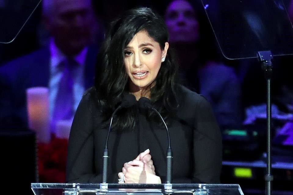 Vanessa Bryant no pudo contener las lágrimas durante su discurso.