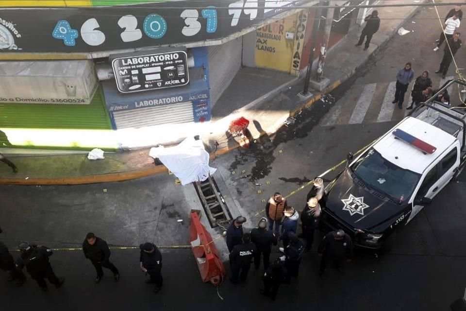 El ataque ocurrió mientras aguardaban el transporte público en la esquina de la Vía Adolfo López Mateos y Camino a San Mateo Nopala.