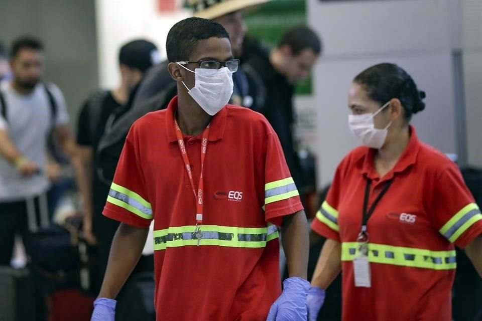 Trabajadores del Aeropuerto Internacional de SaoPaulo.