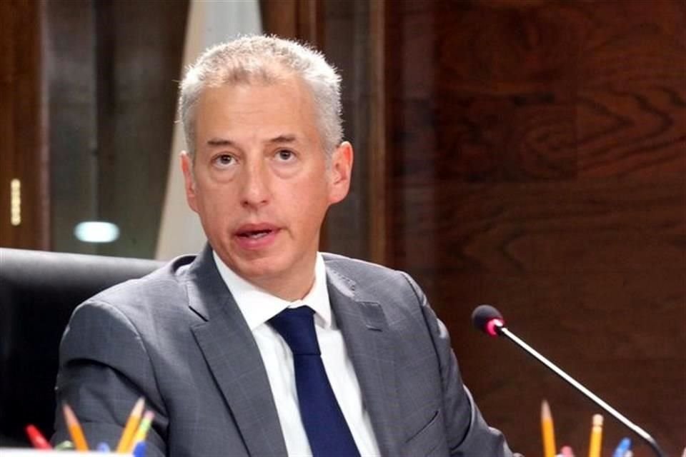 El comisionado ponente Joel Salas.