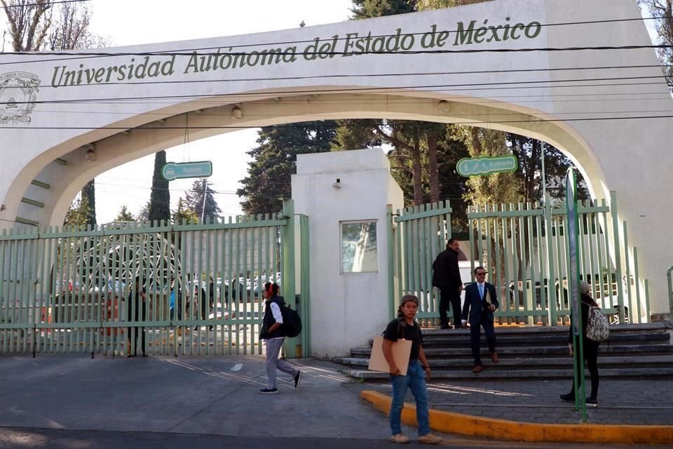 Los estudiantes tomaron las dos Facultades para sumarse al paro de iniciado este viernes en la Facultad de Ciencias de la Conducta.