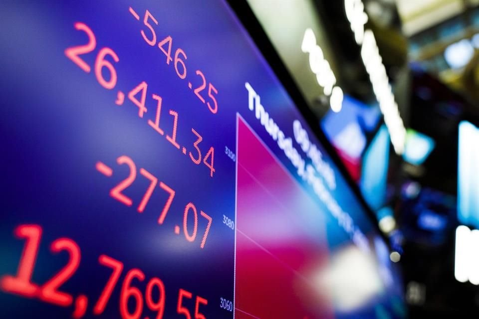 El S&P 500 descendió 4.43 por ciento y el Nasdaq bajó 4.61 por ciento.