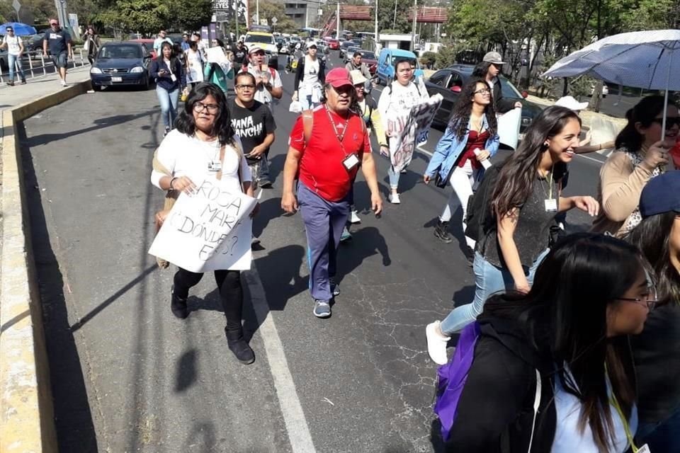 Los inconformes aseguran que el martes 18 la escuela entró en paro, porque administrativos tomaron las instalaciones.