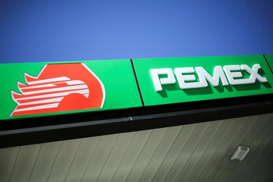 Pemex aseguró que las labores de limpieza y desinfección siguen realizándose constantemente.