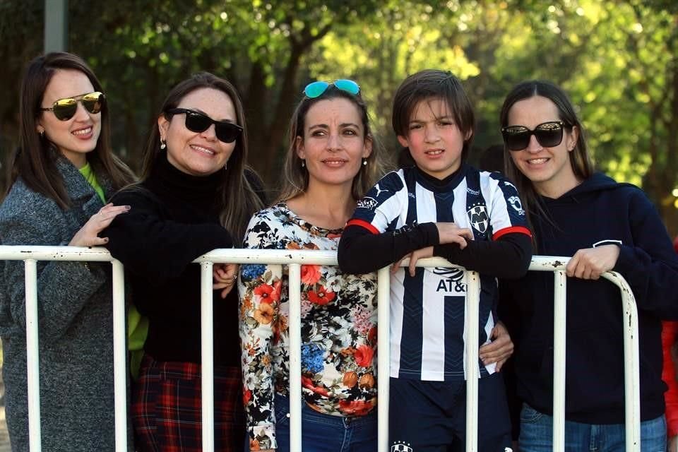 Melissa Almaguer, Nora Hernández, Jenny Arreola, Jaime Lozano y Gaby Lucio