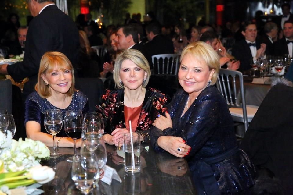 María Estela Leal de Padilla, Ana Luisa Leal de Meza y Patricia Leal Lescrenier