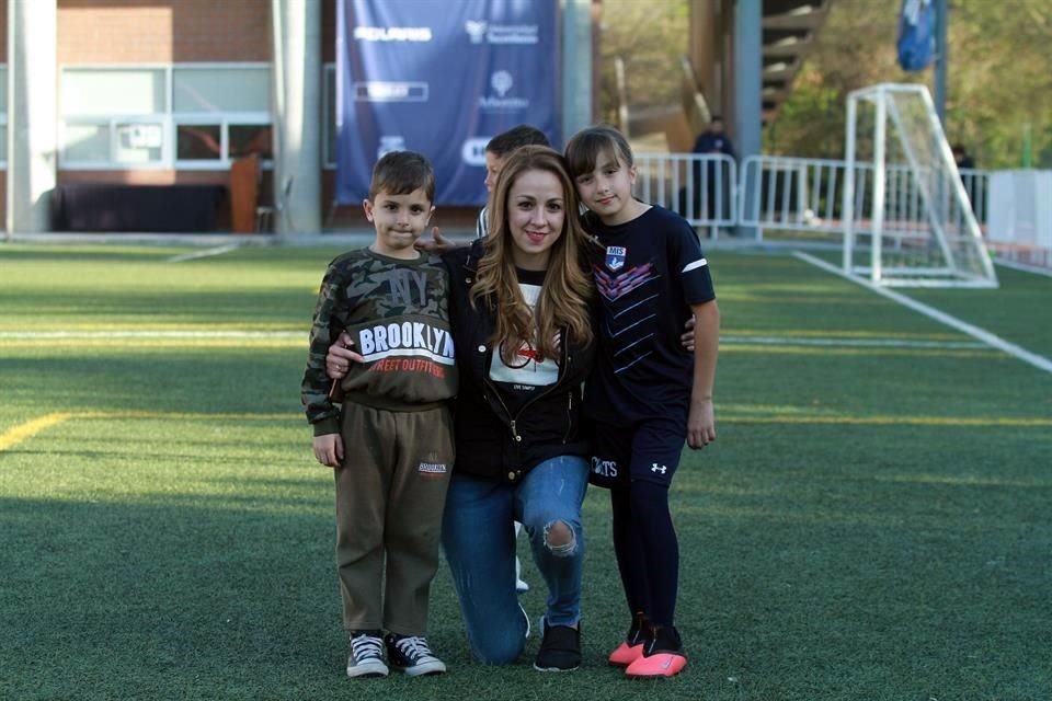 Eugenio Benavides Gutiérrez, Gabriela Gutiérrez de Benavides  y Fernanda Benavides Gutiérrez