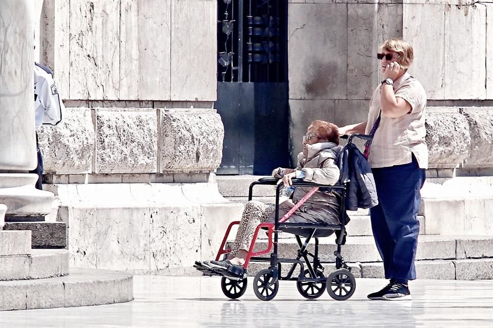 Gobierno de la Ciudad de México proyecta abrir este año 16 guarderías para adultos mayores, una en cada Alcaldía.