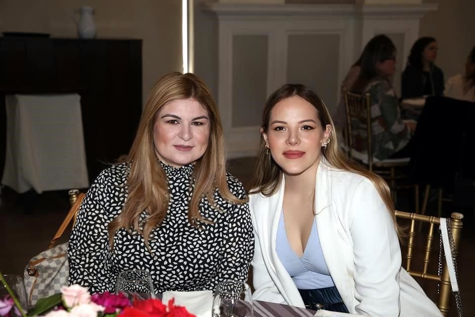 Alicia García y Gaby Carrizales