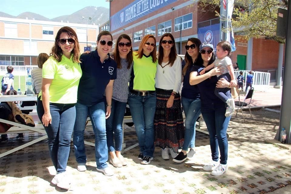 Rosario Rueda de Chávez, Elena Chávez, Brenda López, Karina Gutiérrez de Espeleta, Maggie Astinza, Elsa López, Cynthia Garza y Alba Quintero
