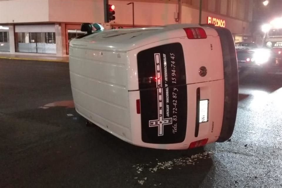El accidente fue reportado a las 05:30 horas en la Calzada Madero y la calle Zaragoza, informó la Cruz Roja.