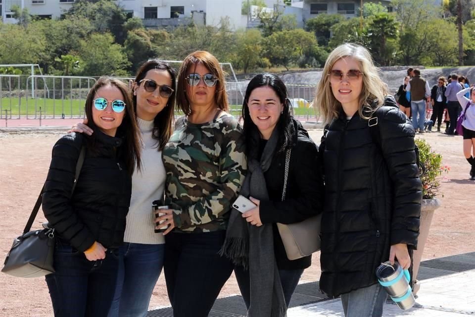 Mayra Macias de Canavati, Miriam Barrera de Lamas, Ale Regules de Alvarez, Vero Pérez e Ivone Almada