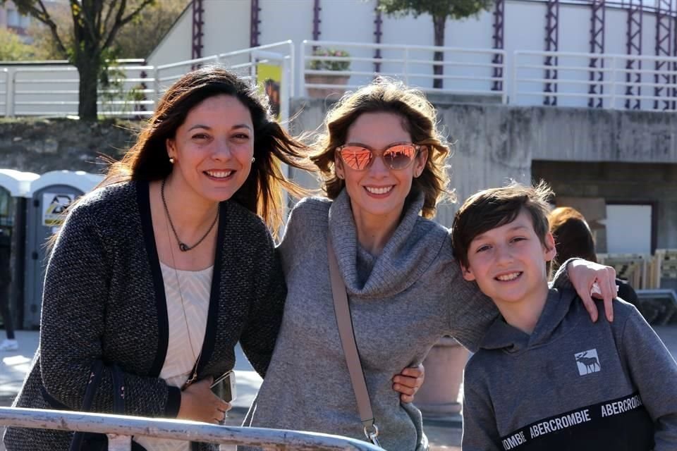 Lorena Soto, Erika Páez y Lorenzo Villarreal